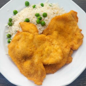 Rántott szelet rizi-bizivel