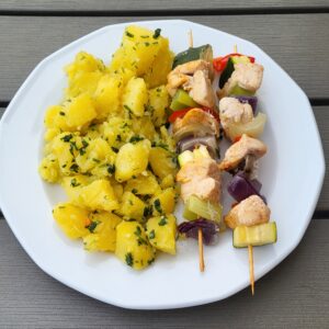 Zöldséges saslik petrezselymes burgonyával