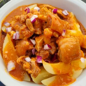 Csülök- és körömpörkölt sós burgonyával