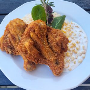 Rántott csirkecomb rizzsel, majonézes kukoricával