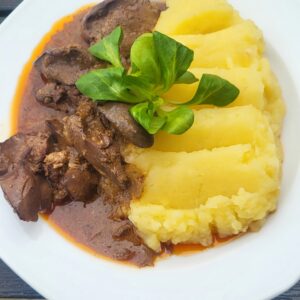 Resztelt sertésmáj  tört burgonyával